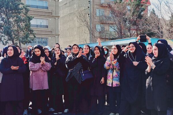 چرخش مهر گِرد مادران معلم دبیرستان دخترانه بعثت۲؛ طوافی از جنس عشق و سپاس
