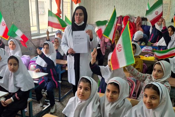 سبزِ سلامت، سپیدِ صداقت، سرخِ زندگی در دبستان هدی