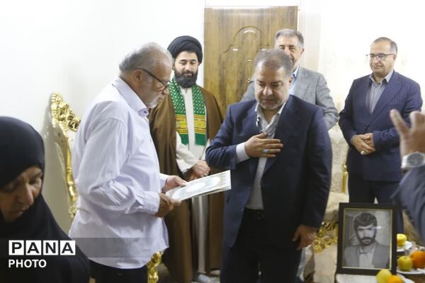 حضور مسئولان ارشد در مزار شهید گمنام فیروزکوه؛ تجلیل از مقام شامخ شهدا
