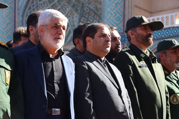 تشییع ۵ شهید گمنام در سالروز شهادت حضرت فاطمه(س) در یزد