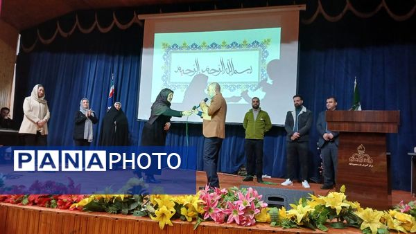 آیین تجلیل از دانش آموزان برتر دبیرستان عترت محمودآباد 