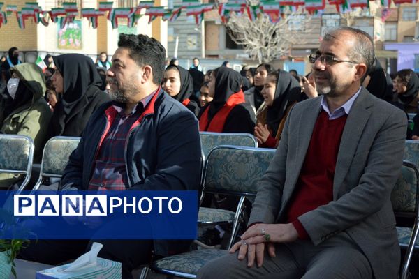 طنین زنگ انقلاب در بهارستان‌دو 