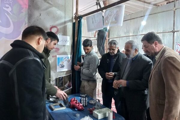 برپایی نمایشگاه دستاورهای دانش‌آموزان منطقه کهریزک 