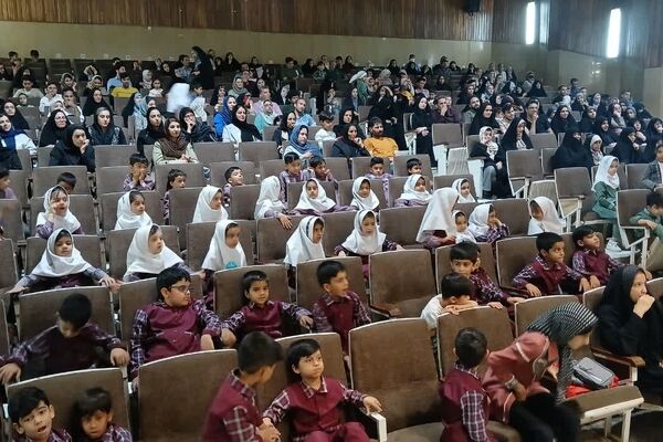 پایان‌سال تحصیلی خاطره‌انگیز با عروسک‌ها و ترانه‌ها