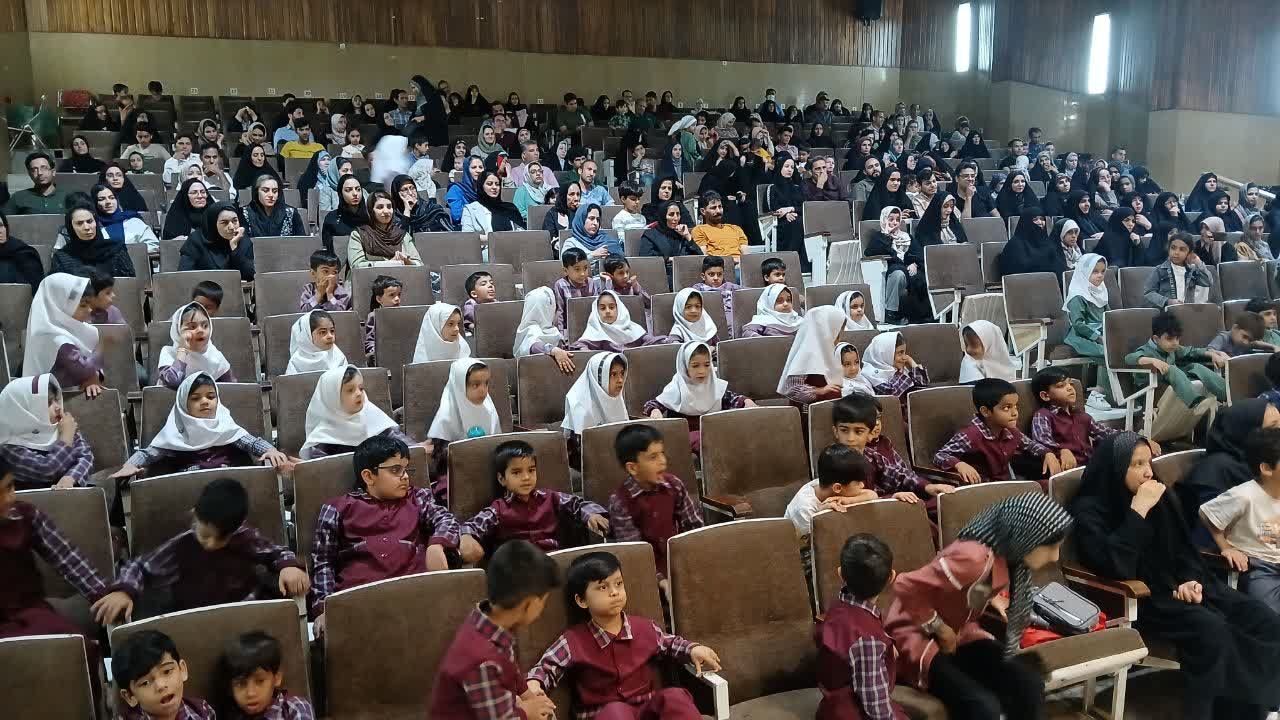 پایان‌سال تحصیلی خاطره‌انگیز با عروسک‌ها و ترانه‌ها