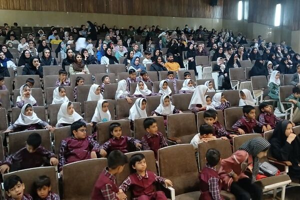 پایان‌سال تحصیلی خاطره‌انگیز با عروسک‌ها و ترانه‌ها