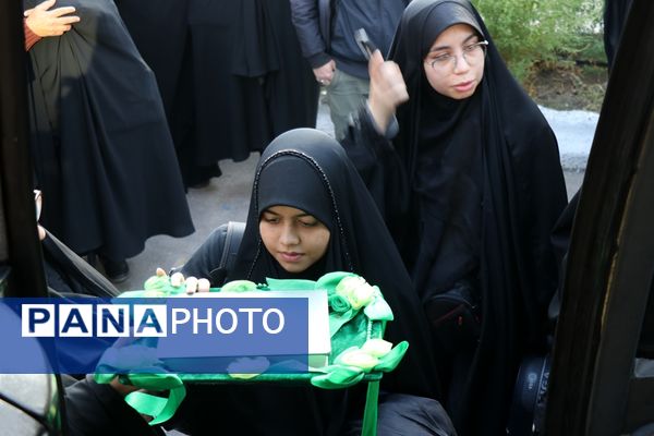 بدرقه دانش‌آموزان فعال عضو تشکل‌های دانش‌آموزی به مراسم دیدار با رهبر انقلاب