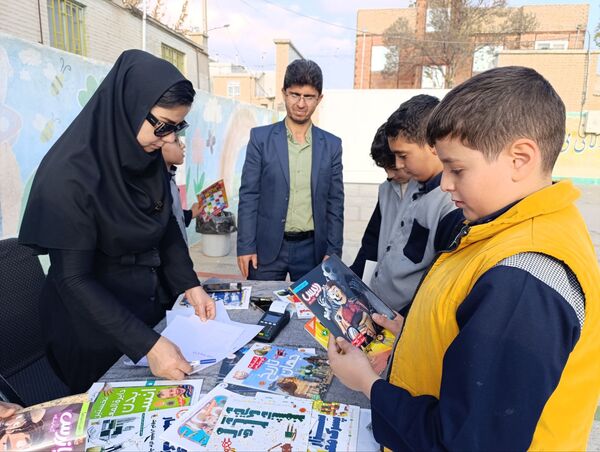برگزاری نمایشگاه کتاب در دبستان معلم دو آشخانه 