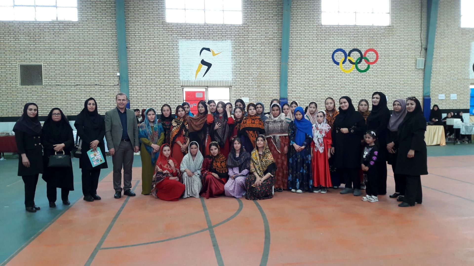 برپایی بازارچه مدرسه‌ای در مجتمع عشایری امید انقلاب