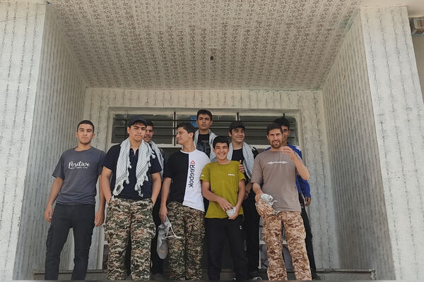 کار جهادی تیم شهید عباس محسنی کردستان برای شاداب‌سازی مدارس محروم لردگان