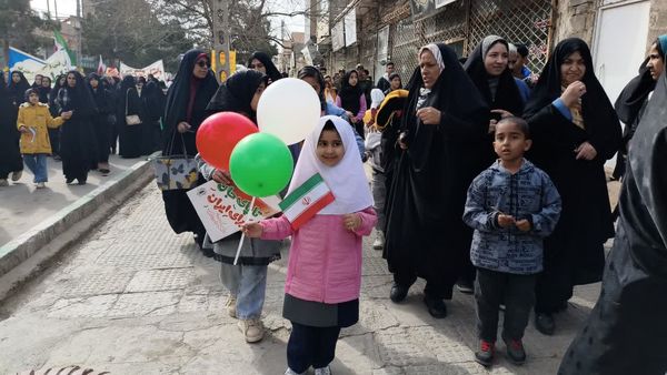  مشقِ اقتدارِ دخترانِ سرخسی در مطلعِ فجرِ ۴۷