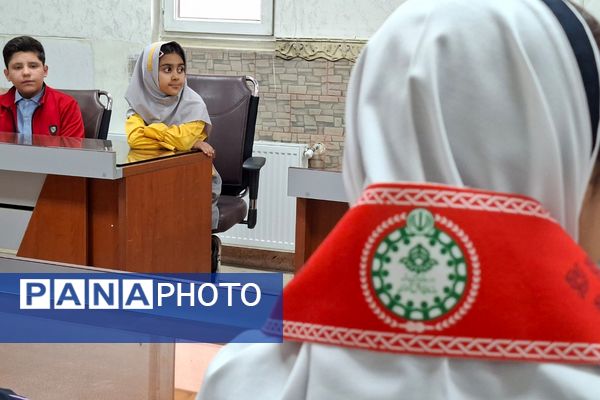 جلسه هم‌افزایی و توانمندسازی دانش‌آموزان جدیدالورود خبرگزاری پانا قرچک