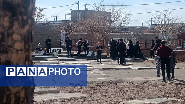 دلتنگی و حضور مردم روستای حسن آباد بلهر بر سر مزار شهیدان و عزیزانشان  