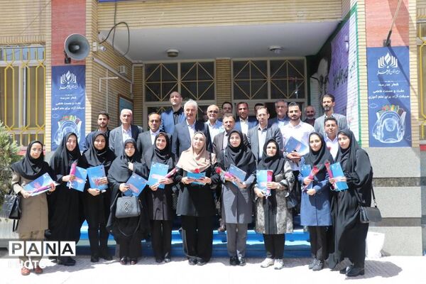 «سپاس معلم» در تبریز؛ آیین تجلیل از معلمان نمونه ناحیه یک با حضور فرماندار 