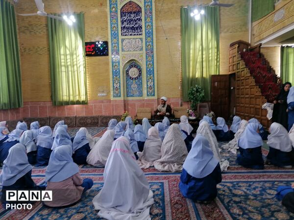 محفل انس با قرآن و اقامه نماز جماعت در سومین روز ماه مبارک رمضان 