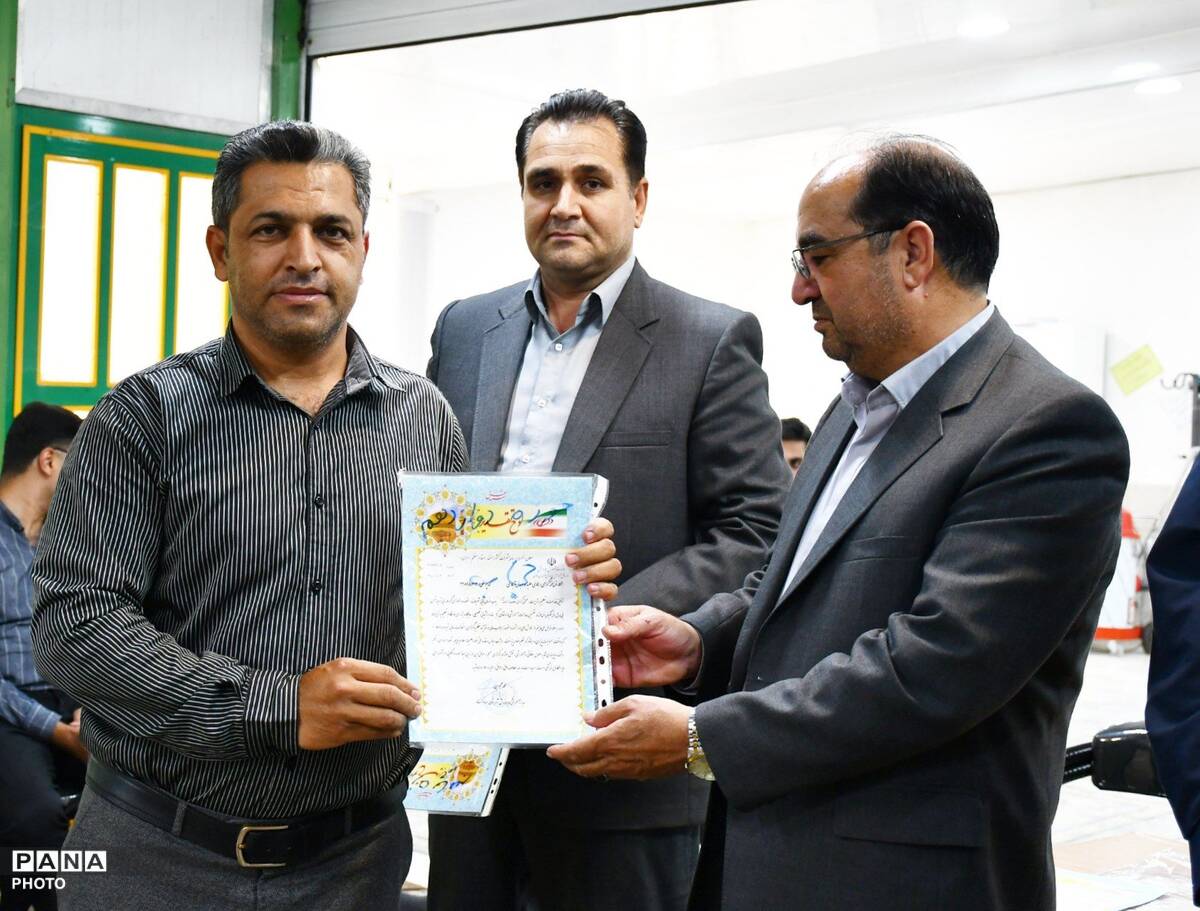 تجلیل از عوامل اجرایی برگزاری امتحانات نهایی سال تحصیلی ۱۴۰۵-۱۴۰۴