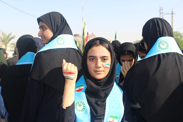 حضور پرشور تشکل های دانش آموزی در راهپیمایی ۱۳ آبان