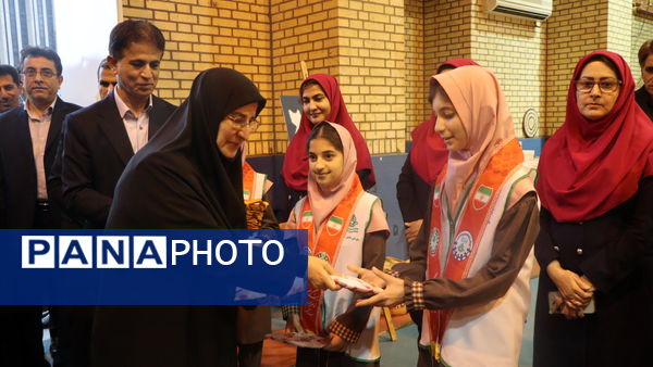 نمایشگاه فرهنگی ـ آموزشی «ایرانمون» در دبستان شهید باهنر