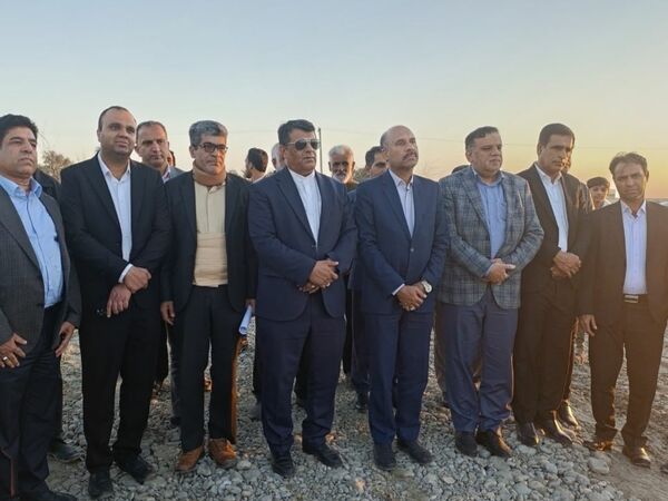 کلنگ ساخت دبستان 14 کلاسه خیرساز در روستا دهو شهرستان میناب به زمین زده شد