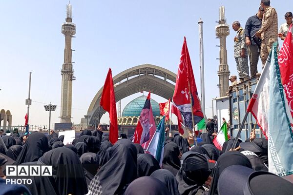 جمعیت بی‌شمار در صحن‌ های مصلی؛ آخرین لحظات وداع با رهبر
