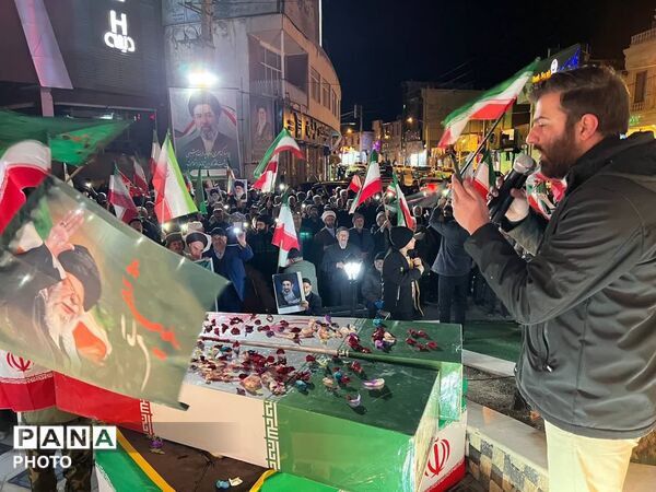 مردم فیروزکوه اجتماع امشب را در کنار دو مهمانانشان گذراندند