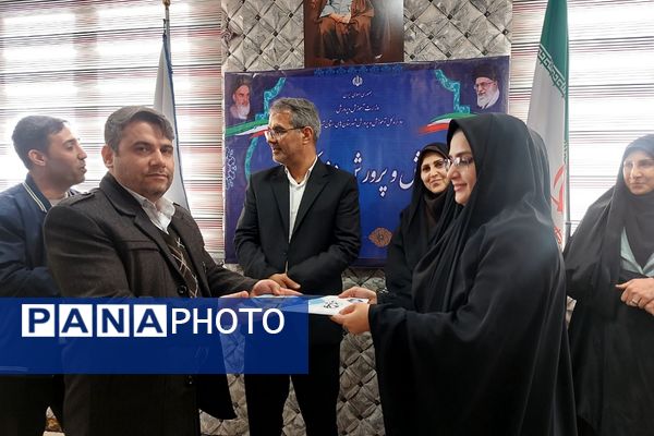 تقدیر از بانوان اداره آموزش و پرورش کهریزک 
