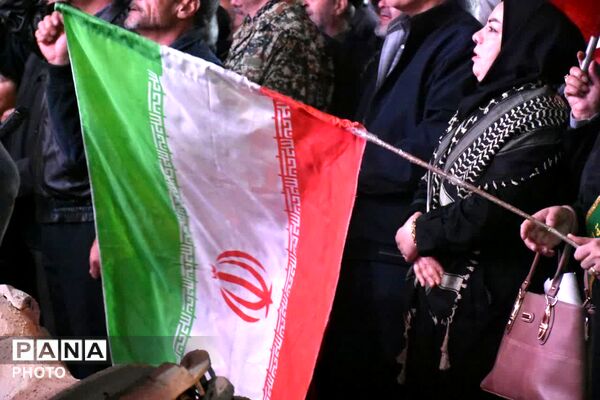 موج ۵۶ در تجمعات شبانه قروه؛ حضور پرشور مردم به میزبانی پیشکسوتان دفاع مقدس و بیرق مطهر حرم امام حسین(ع)