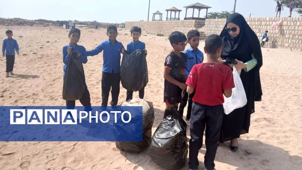 پاکسازی ساحل زیبای بوموسی توسط دانش‌‌‌آموزان 