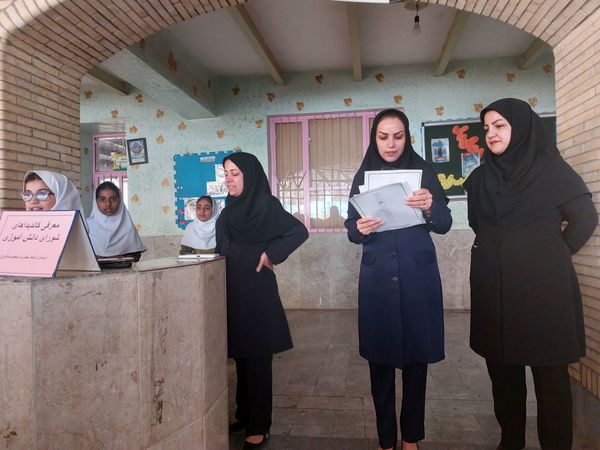 برگزاری انتخابات شورای دانش‌آموزی در مدرسه حضرت معصومه(س) حاجی‌آباد