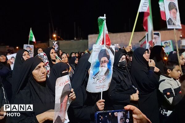 حضور شامگاهی مردم داغدار در پارکینگ شهرداری شهرستان باشت