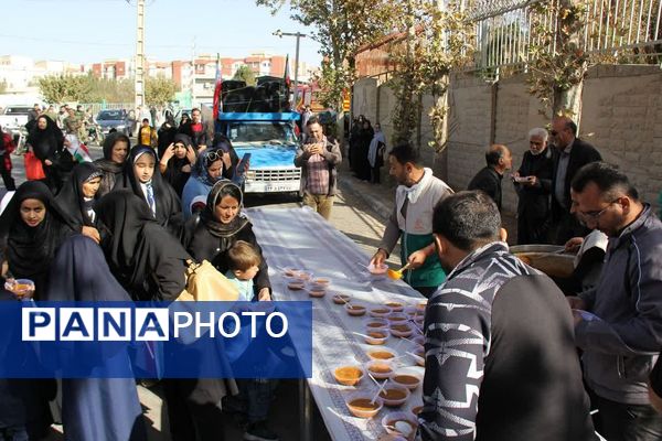 برگزاری راهپیمایی یوم الله ۱۳ آبان با حضور دانش‌آموزان و مسئولین در صفادشت 