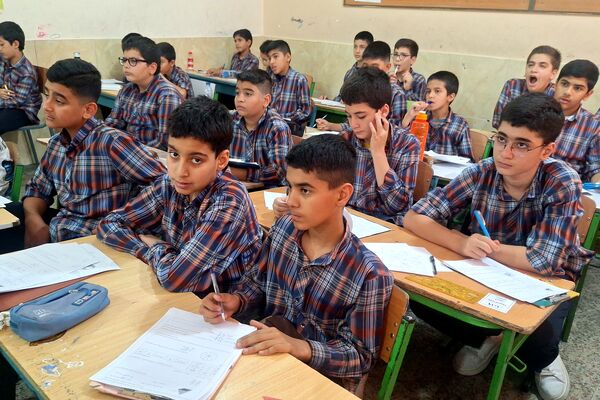 آغاز آزمون هماهنگ پایه ششم ناحیه ۳ شیراز 