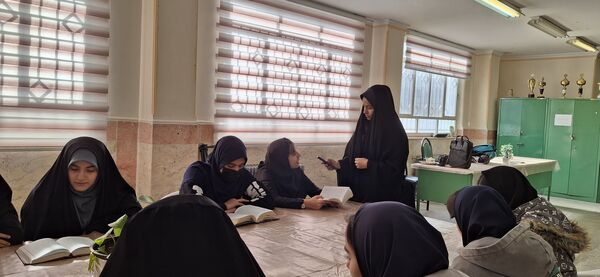 قرائت قرآن هدیه دانش آموزان دبیرستان شهید عیسی وند به روح سید حسن نصرالله