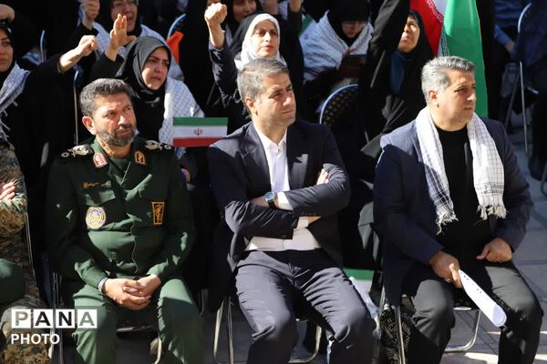 مراسم صبحگاه مشترک بسیج فرهنگیان تهران بزرگ در اداره کل آموزش و پرورش