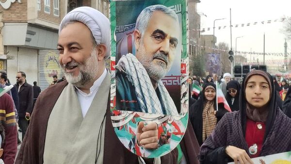 شکوه حضور نوجوانان در راهپیمایی 22 بهمن مردم قم