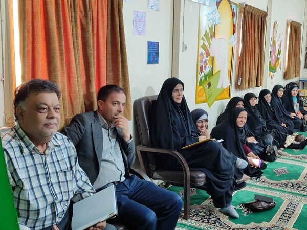 برگزاری جلسه آموزش خانواده در دبستان شاهد حاج تقی آقا بزرگ مشهد