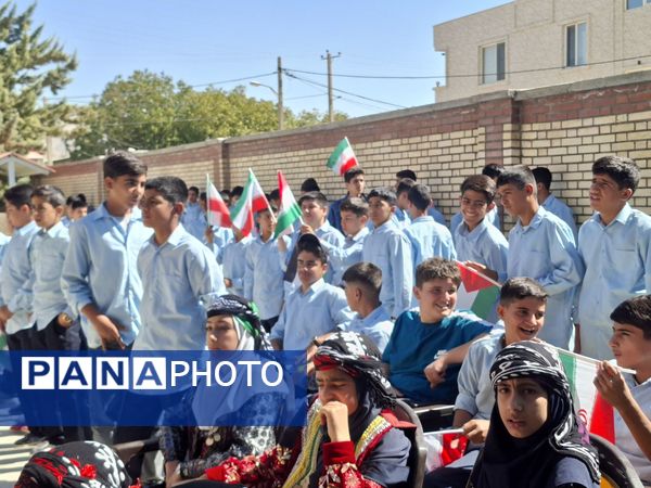 روشن شدن چراغ مدرسه قلم ۱۲ زاغه در ارتباط زنده با رئیس‌جمهور