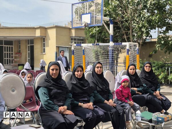 جشن عاطفه‌ها؛ روایت مهربانی و همدلی در دبستان دخترانه حاج حسین اسدی ناحیه ۶