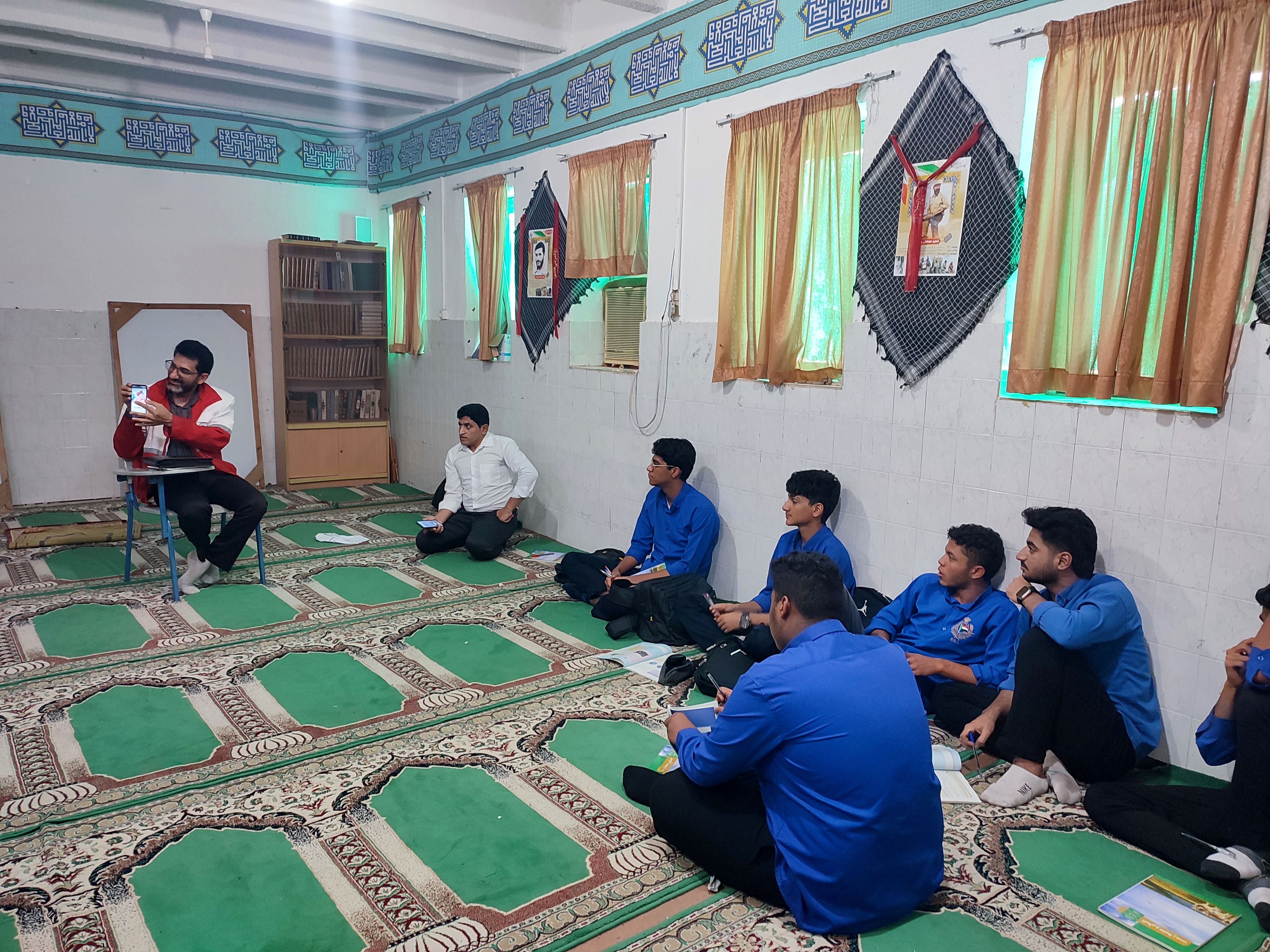 آگاهی‌بخشی درباره پشه آئدس در دبیرستان پسرانه جزیره بوموسی