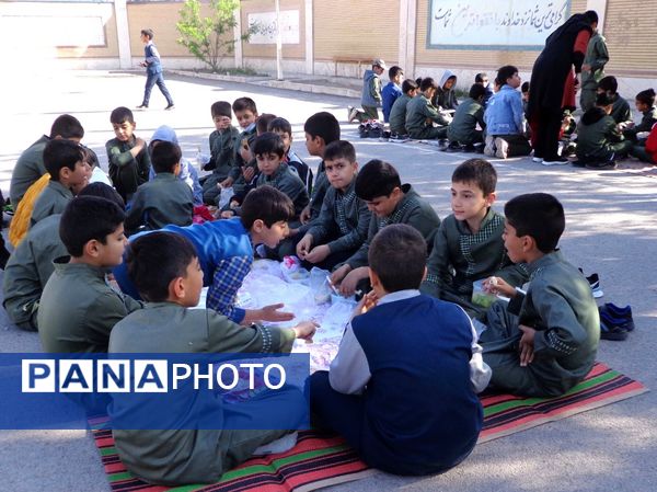 دورهمی «صبحانه سالم»  در دبستان شهدای غزه قم