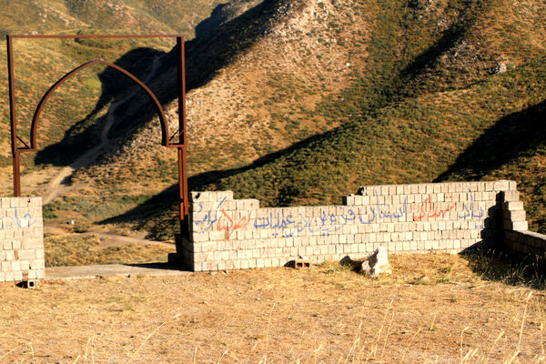 حضور زائران فرهنگی قم در یادمان «بلفَت و دوپازا»