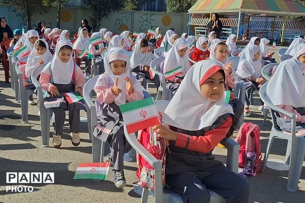 جشن شکفتن کلاس اولی‌ها در دبستان ستایش شهریار