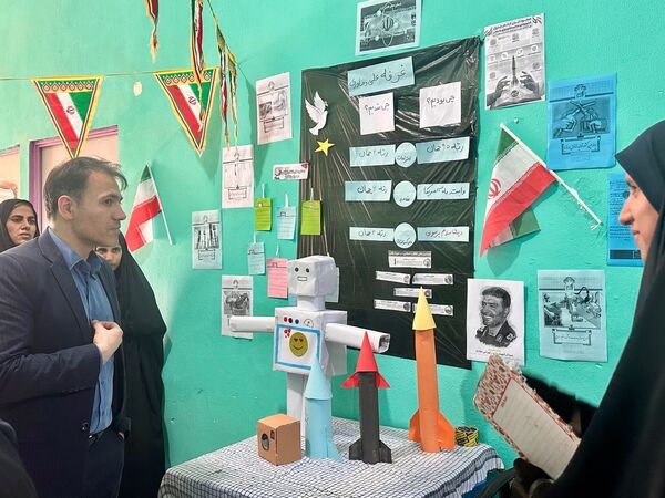 ۲۲ بهمن؛ نمایش خلاقیت دانش‌آموزان سردشتی در غرفه‌های فرهنگی و آموزشی