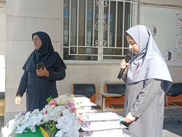 جشن دهه  فجر در دبستان مصلی نژاد حضرت زینب(س)