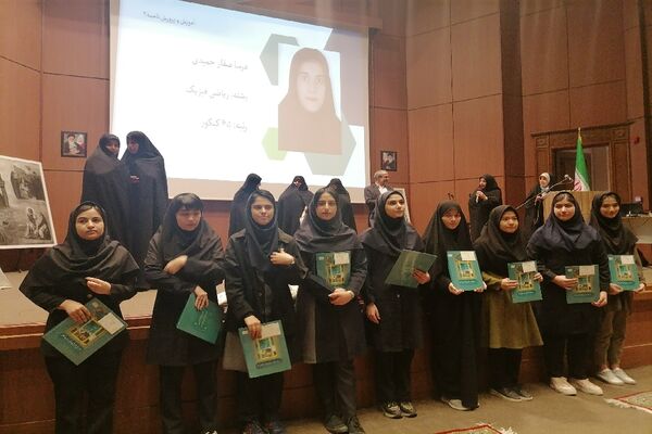 تقدیر از ستارگان علمی، فرهنگی و ورزشی دختر به‌مناسبت دهه کرامت