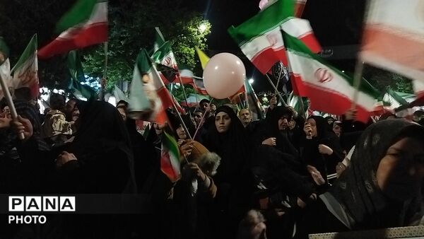 دختران نیشابوری در صف اول تجمعات-۲