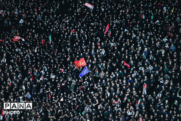 اقامه نماز بر پیکر مطهر رهبر شهید انقلاب در حرم مطهر رضوی-۲