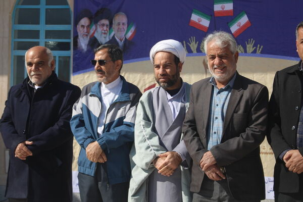 پیاده روی خانوادگی در روستای چاهکوتاه شهرستان بوشهر