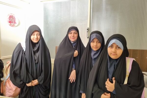 همراهی مدیرکل امور شاهد و ایثارگران وزارت آموزش‌وپرورش با فرزندان شهید سبزه‌ای در نخستین روز بازگشایی مدارس