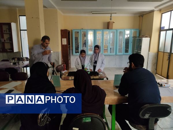 مسابقات آزمایشگاهی مدارس پارسیان